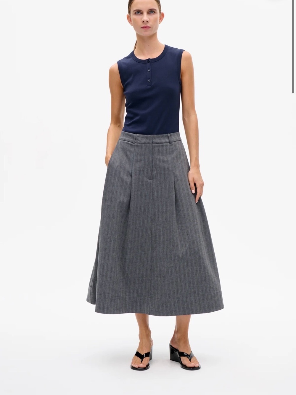 Baum und pferdgarten Classic High-Waist A-Line Midi Skirt in Charcoal Gray